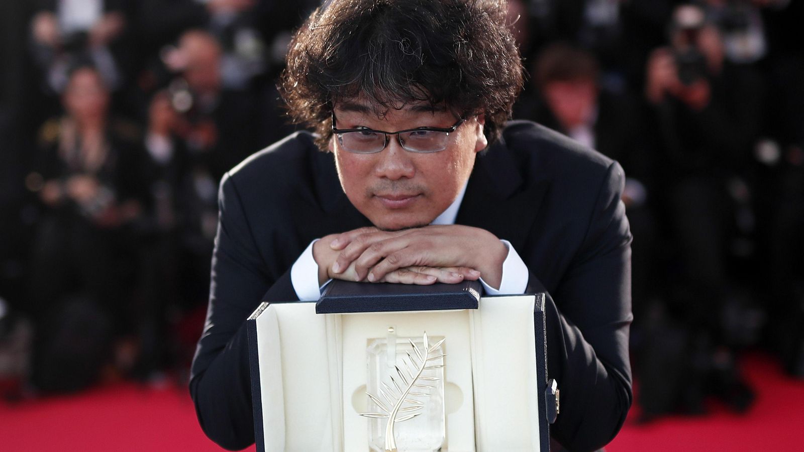 Bong Jon-Ho, con su Palma de Oro.