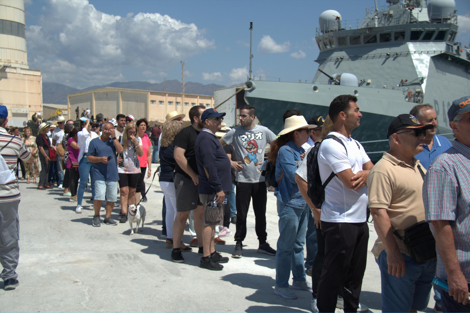 Éxito de participación para ver de cerca el despliegue de las Fuerzas Armadas en Motril