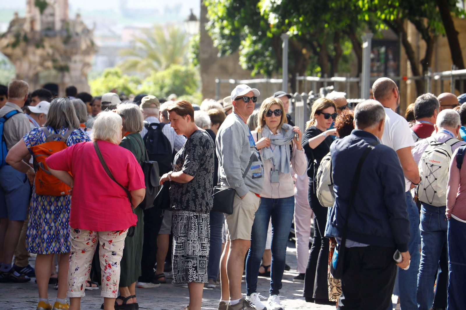 Turistas en el acceso a la Mezquita-Catedral. Turistas en el acceso a la Mezquita-Catedral.