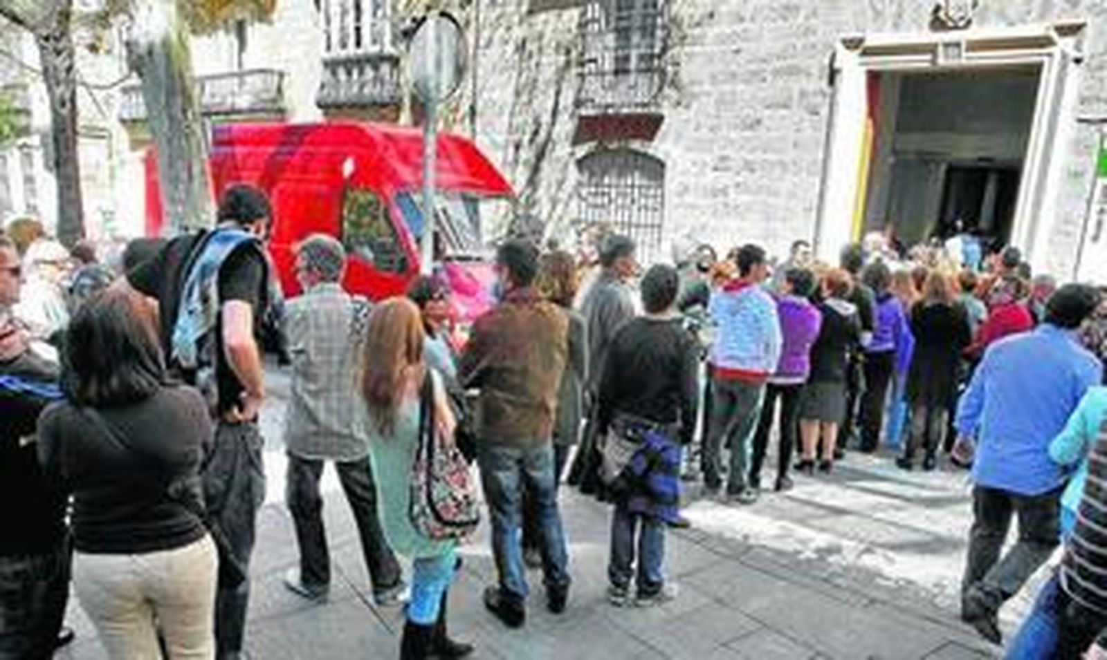La atractiva exposición 'En-clave de historia' congregó a cientos de personas en la Casa Pinillos.