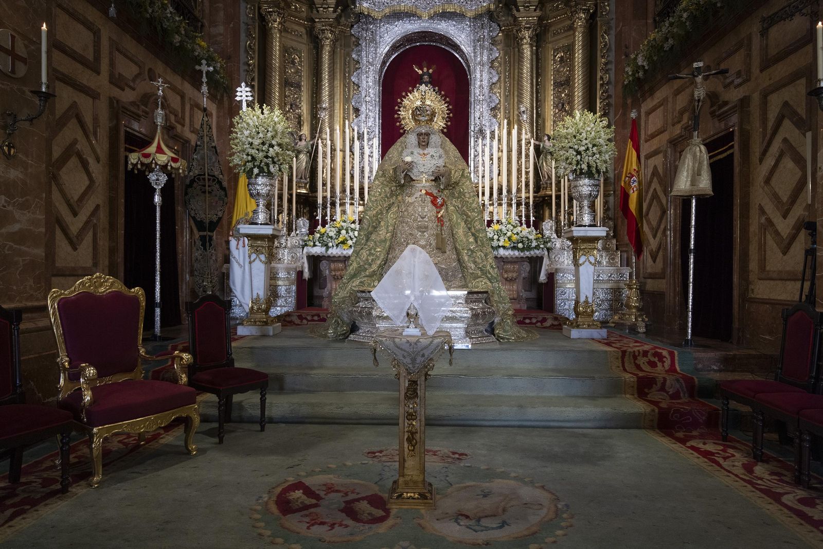 La entrega de la Rosa de Oro a la Virgen de la Macarena, todas las fotos
