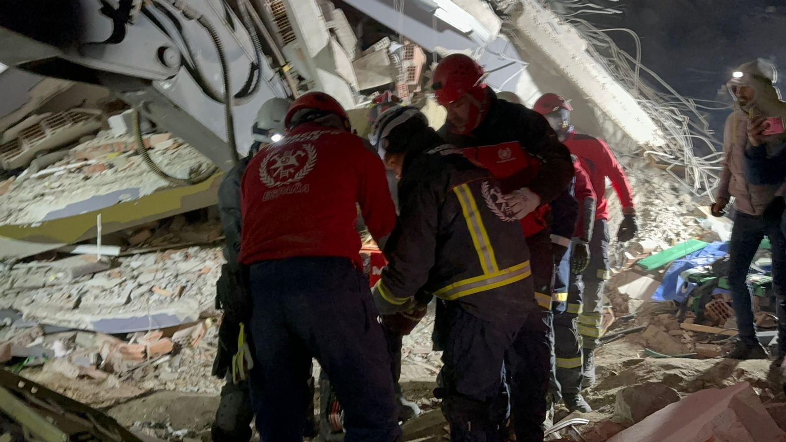 El rescate de una mujer con vida en el terremoto de Turquía por los bomberos de Huelva