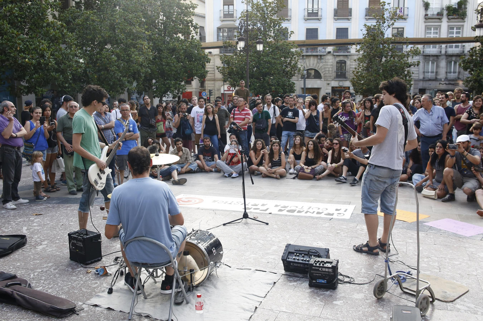 Uno de los espectáculos callejeros que tuvieron lugar ayer.