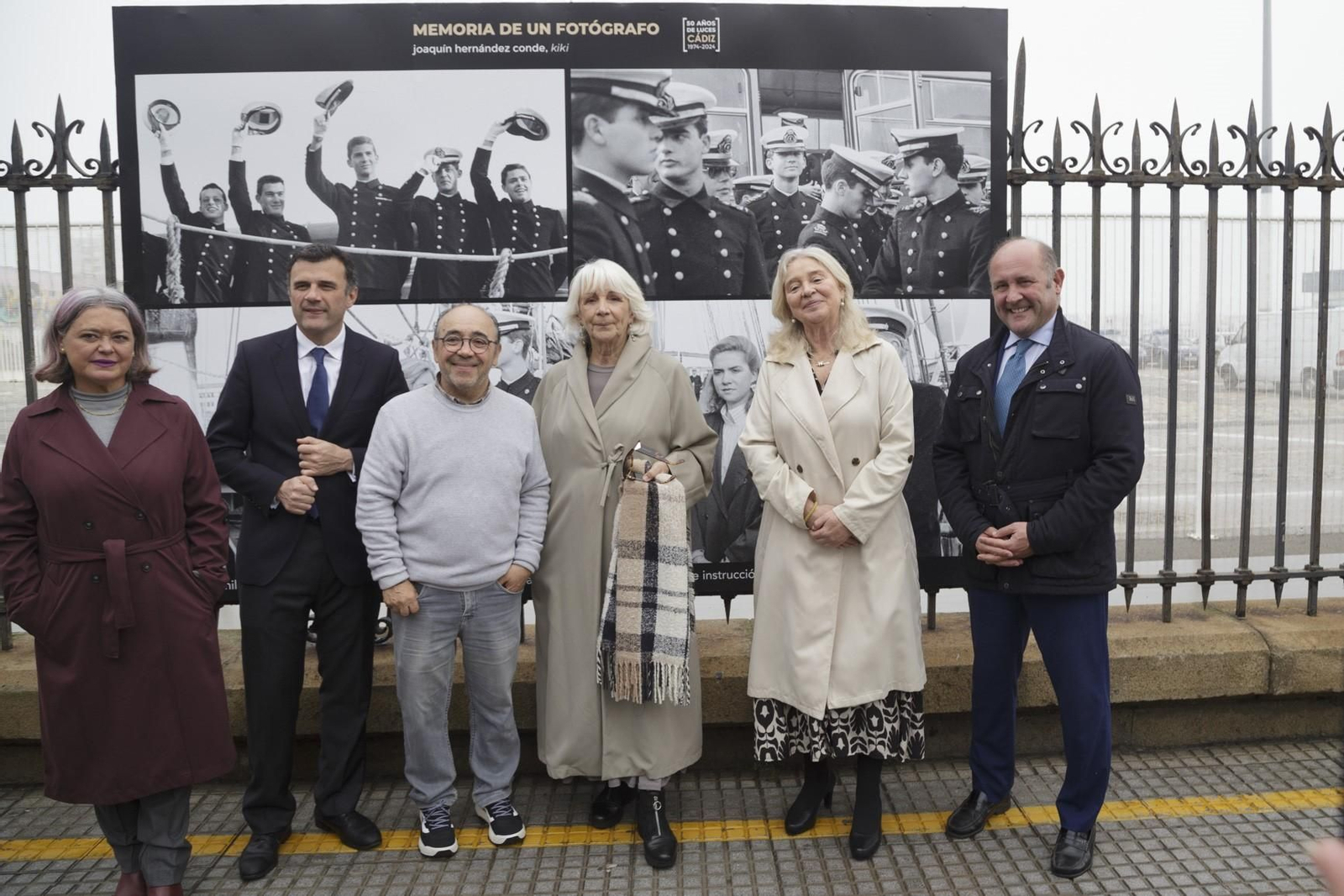 De izquierda a derecha, Blanca Flores, Bruno García, Kiki, Teófila Martínez, Mercedes Colombo y Juancho Ortiz, ante una de las imágenes de la muestra. De izquierda a derecha, Blanca Flores, Bruno García, Kiki, Teófila Martínez, Mercedes Colombo y Juancho Ortiz, ante una de las imágenes de la muestra.