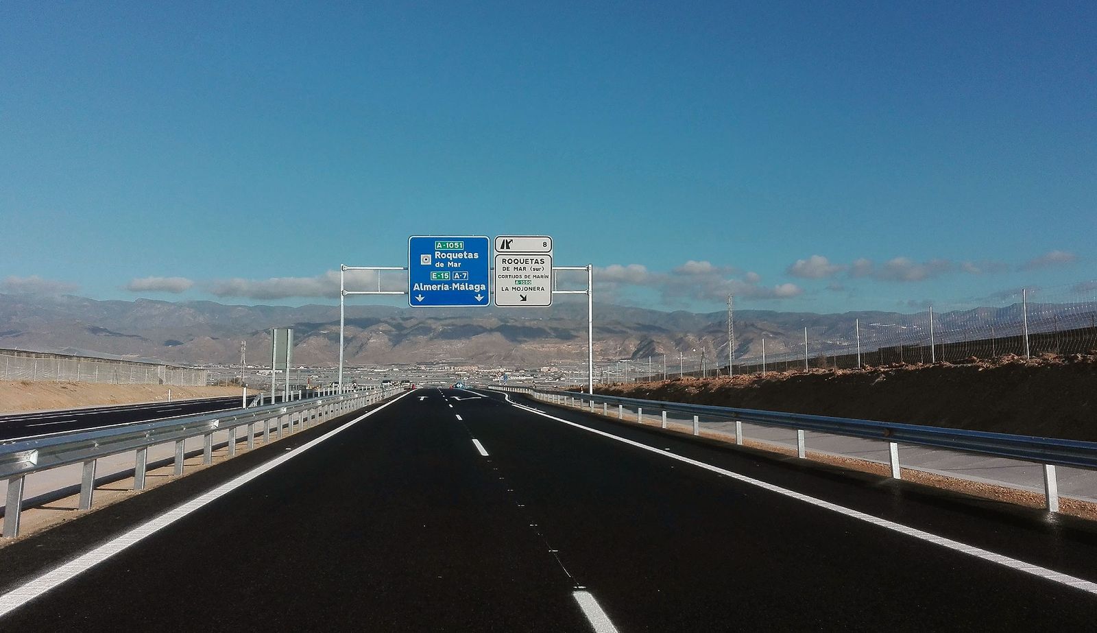 La carretera A-1051, donde se ha producido la coalisión en Roquetas de Mar.