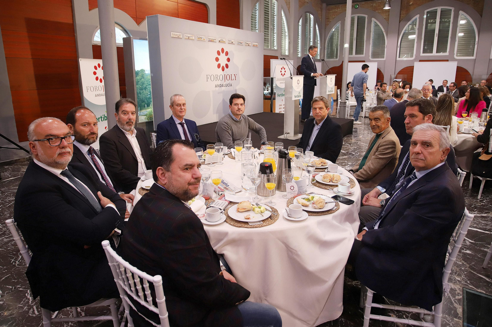 Imágenes del desayuno-coloquio con Jorge Paradela en el Foro Joly Andalucía