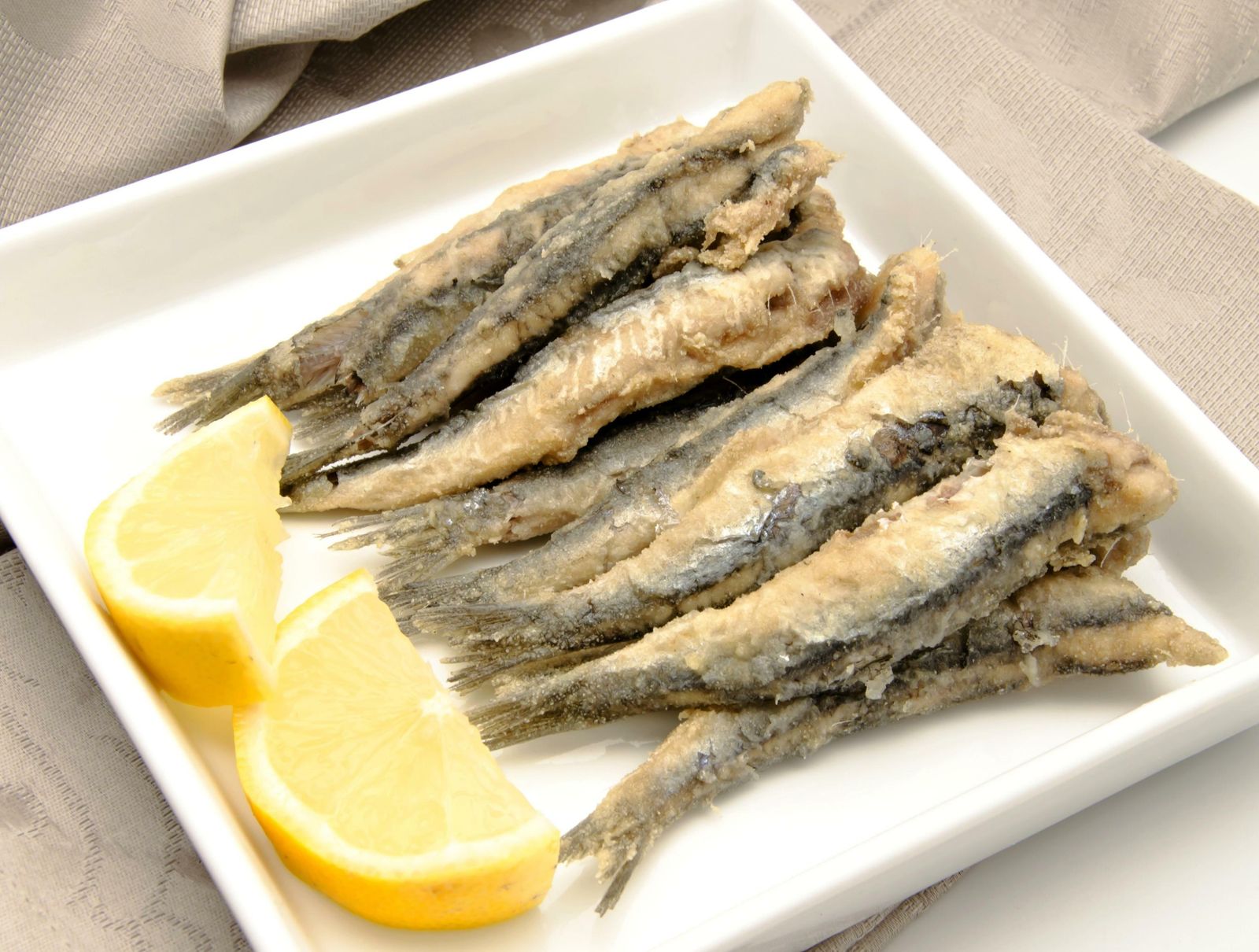 Una tapa de boquerones fritos.