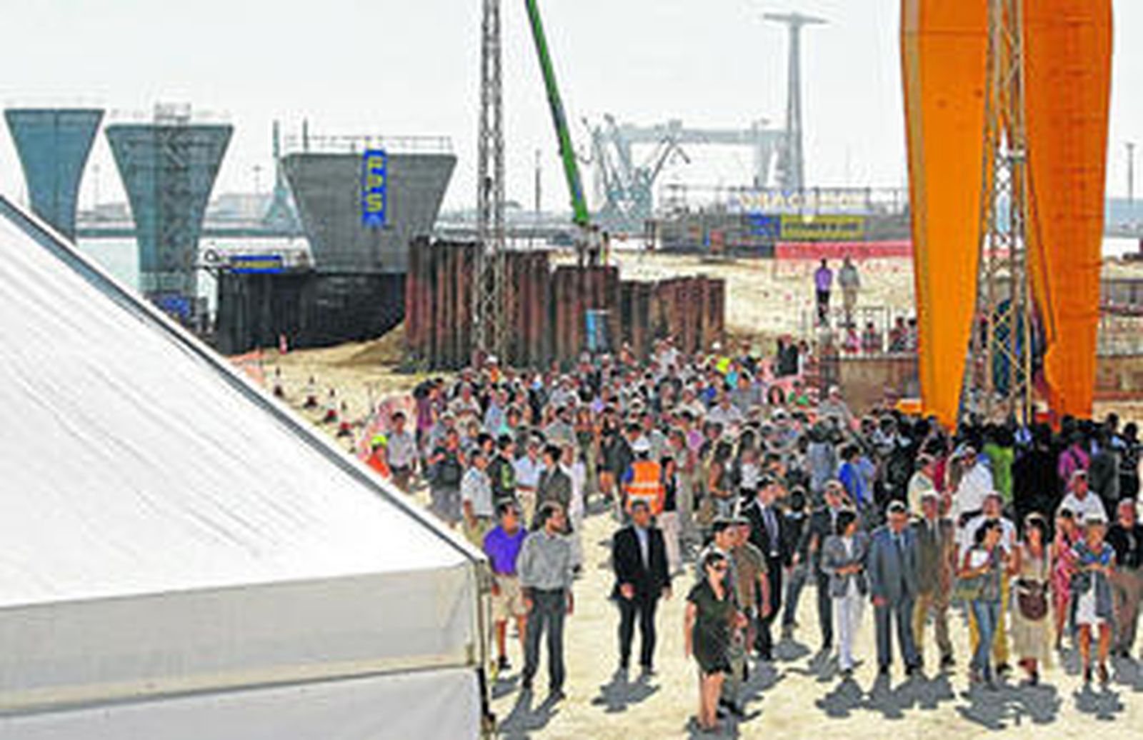Las obras del segundo puente sobre la Bahía de Cádiz, a finales de agosto, cuando las visitó el ministro de Fomento, José Blanco.