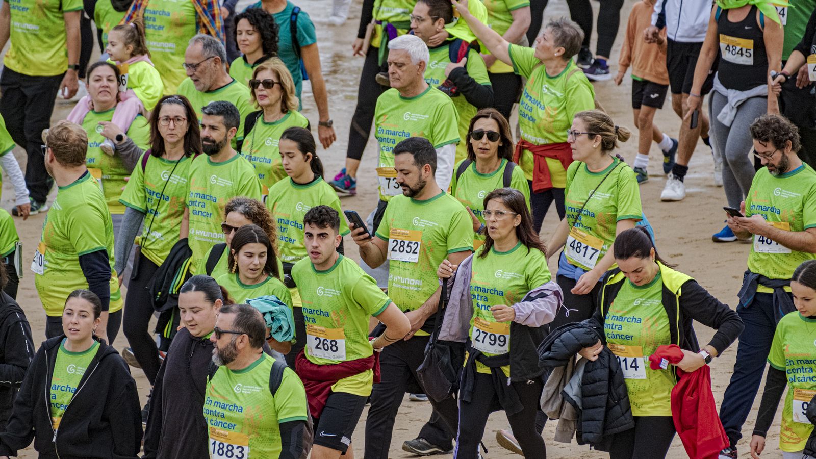 Búscate entre las fotos de la X carrera Cádiz en marcha contra el cáncer