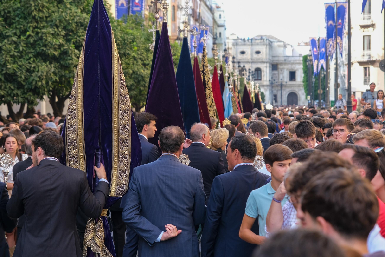 Procesión de regreso de la Piedad del Baratillo Coronada