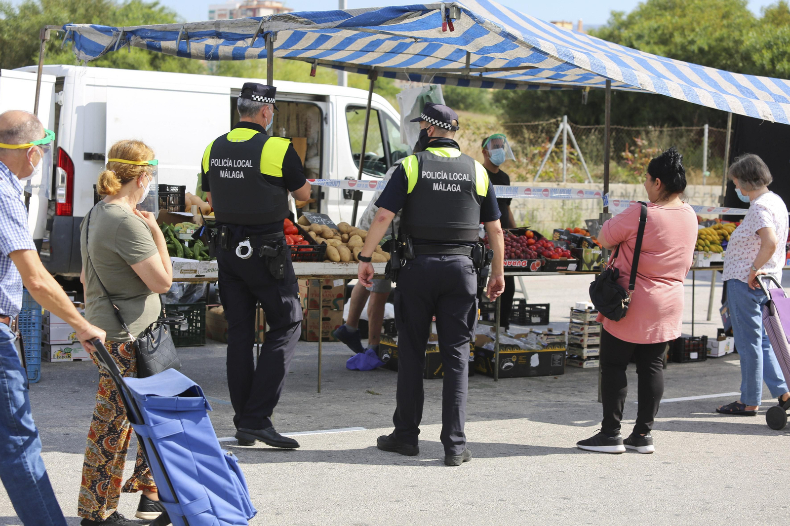 Las fotos del mercadillo de Huelin, en Málaga, en su primer día de desescalada