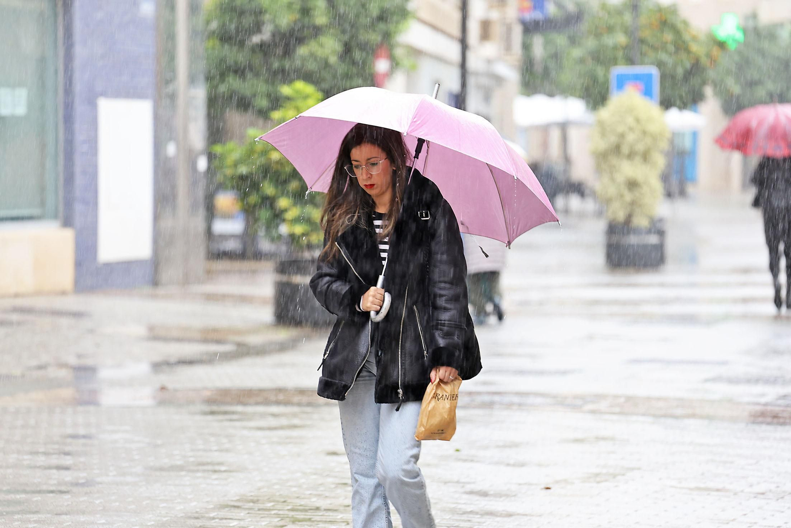Imágenes de la lluviosa mañana en Huelva