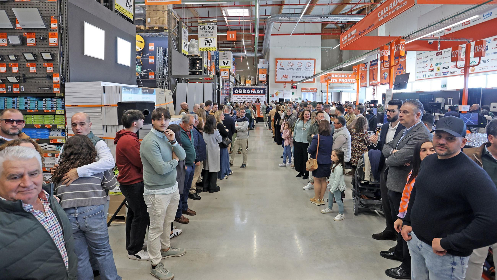 Imágenes de la inauguración de Obramat en Jerez