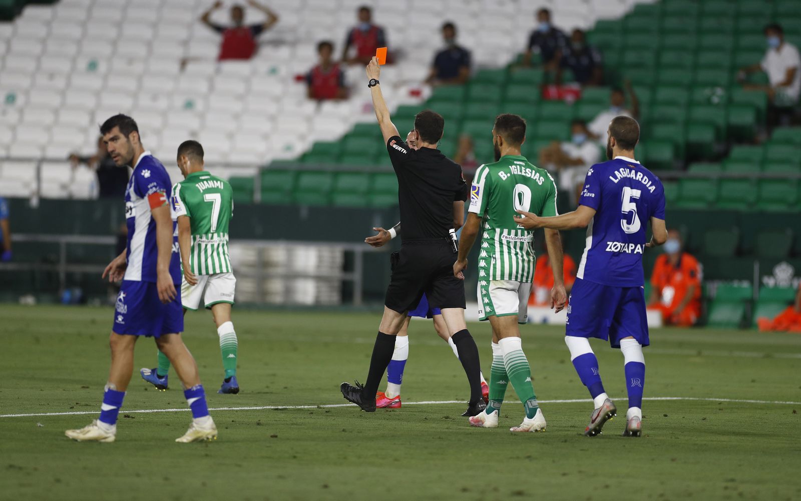 Medié Jiménez expulsa a Juanmi.