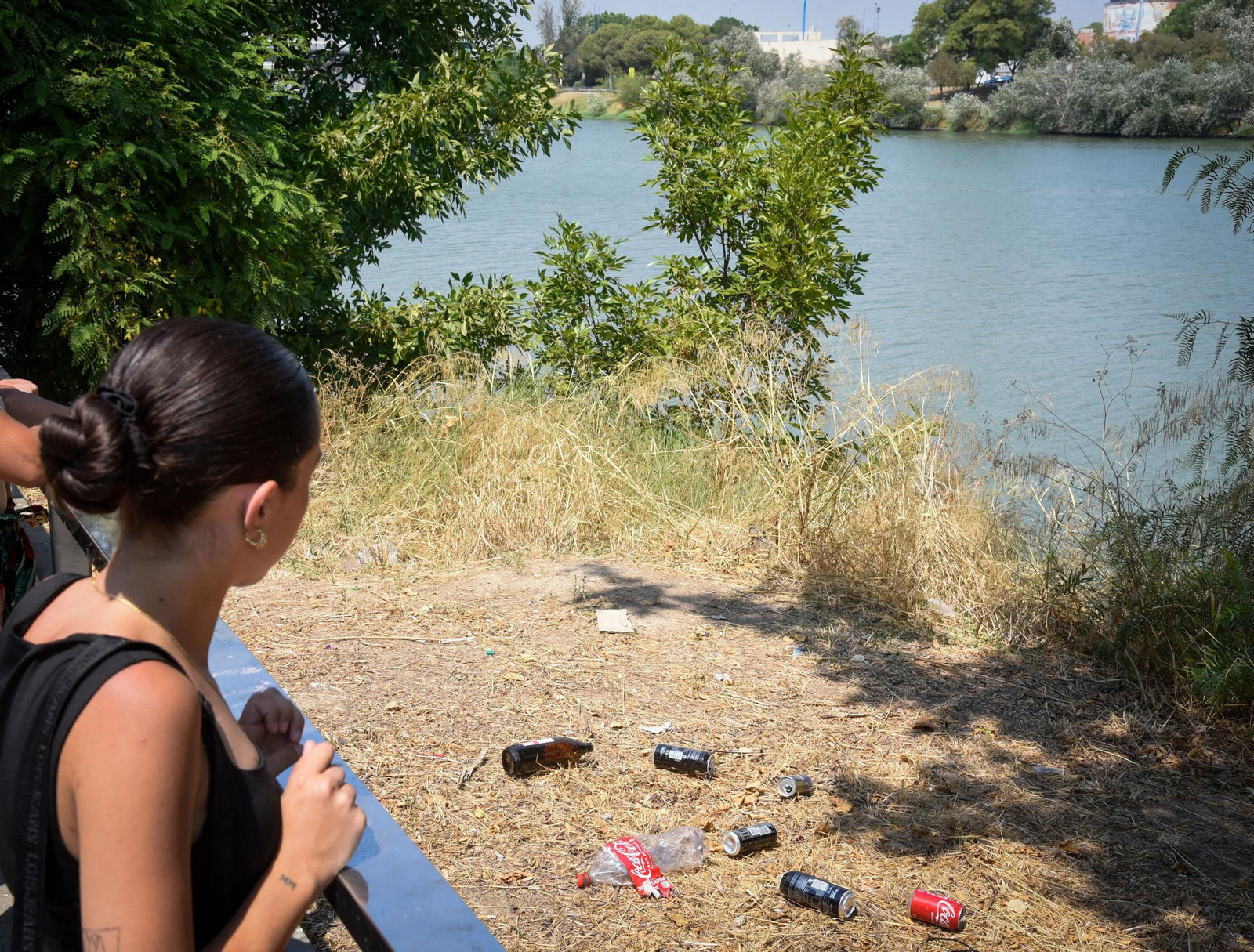 Basura a la orilla de Triana.