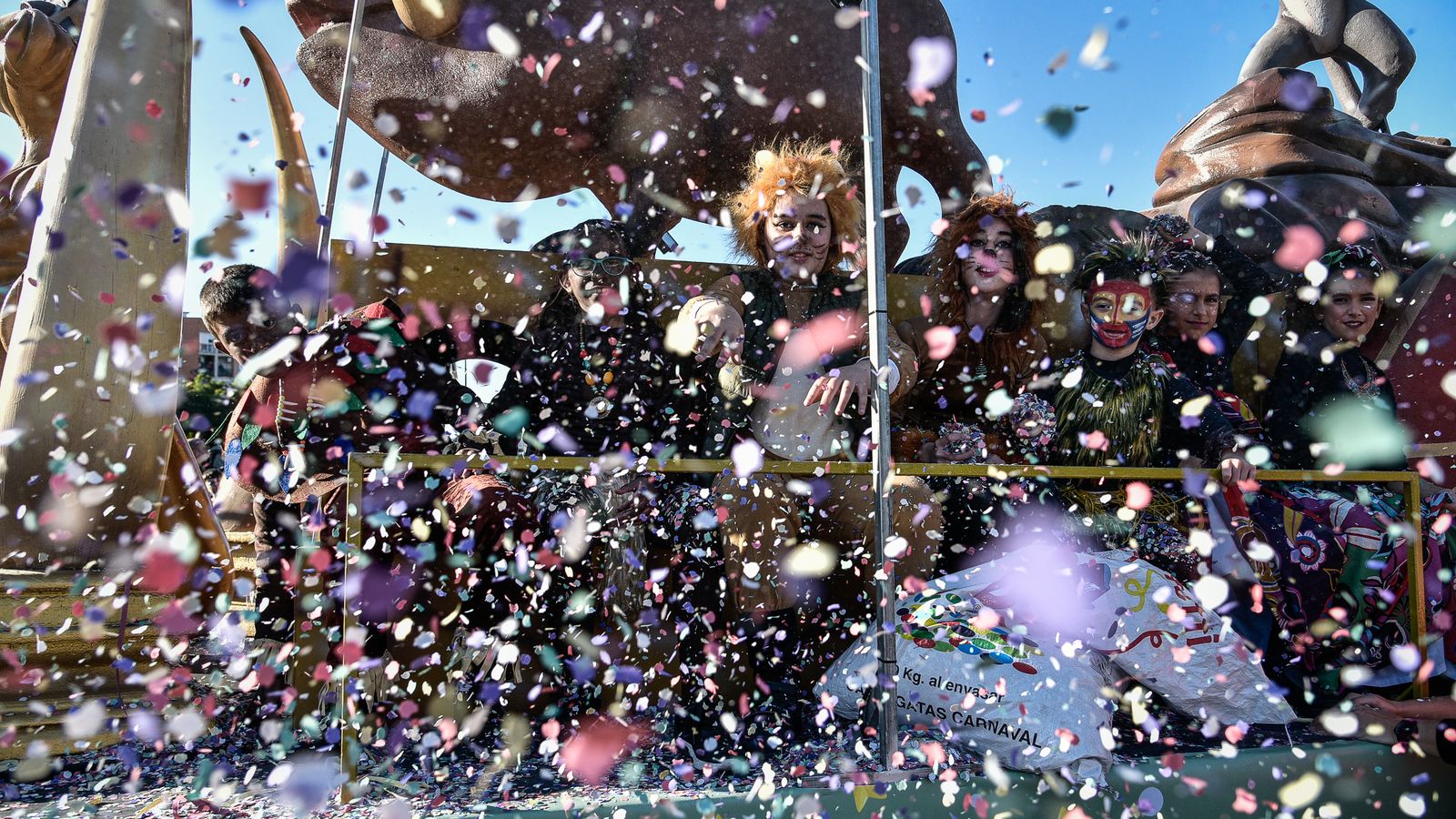 Explosión de color, música y espectáculos en la Cabalgata de Reyes Magos de Huelva 2023