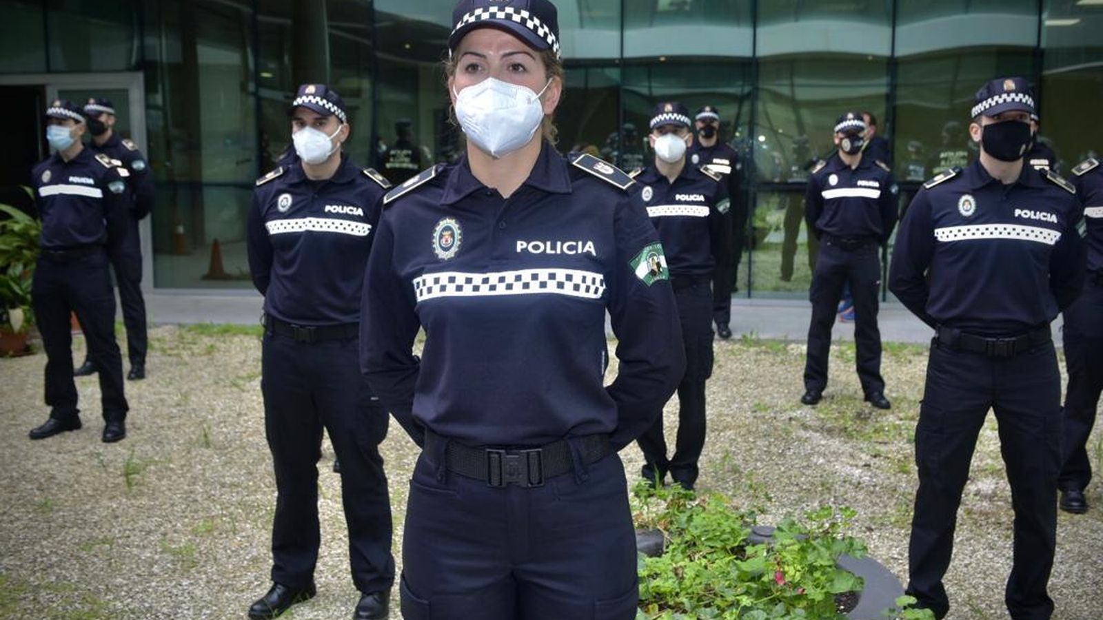 Los policías forman en la Ranilla.