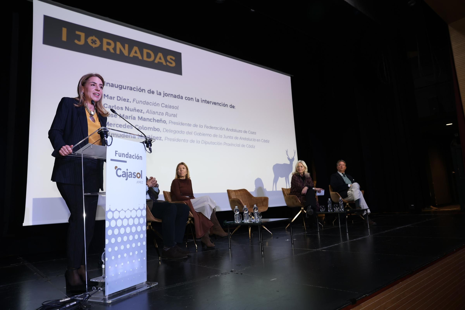Almudena Martínez durante el anuncio de la I Feria Cinegética de la provincia de Cádiz que se celebrará en IFECA