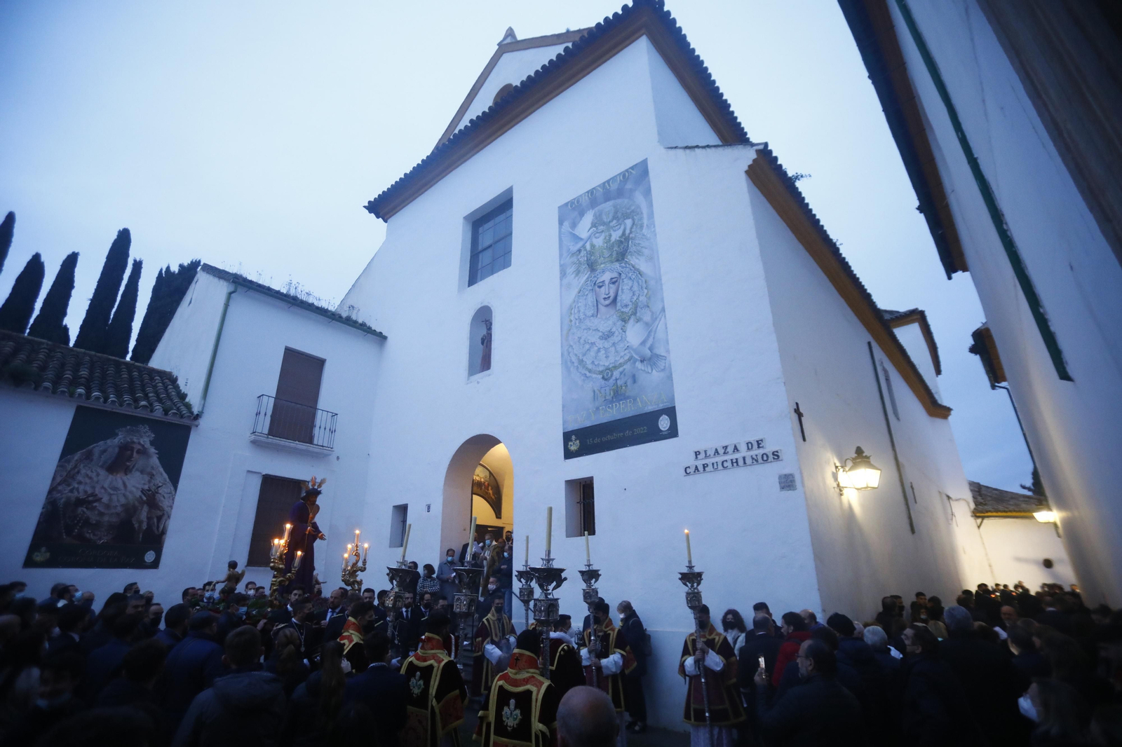 El vía crucis del Señor de la Humildad y Paciencia de Córdoba, en imágenes