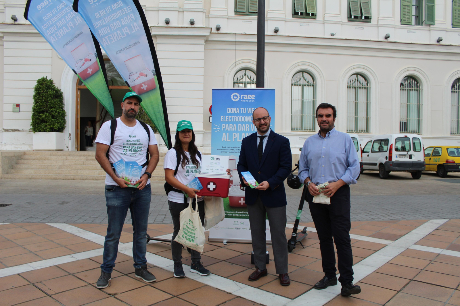 La Plaza Isaac Peral ha sido escenario de la campaña de concienciación 'Dona vida al Planeta'