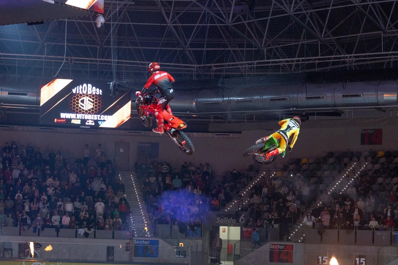 En imágenes: el Soloflow Freestyle enamora en Jaén con acrobacias y espectáculo en estado puro