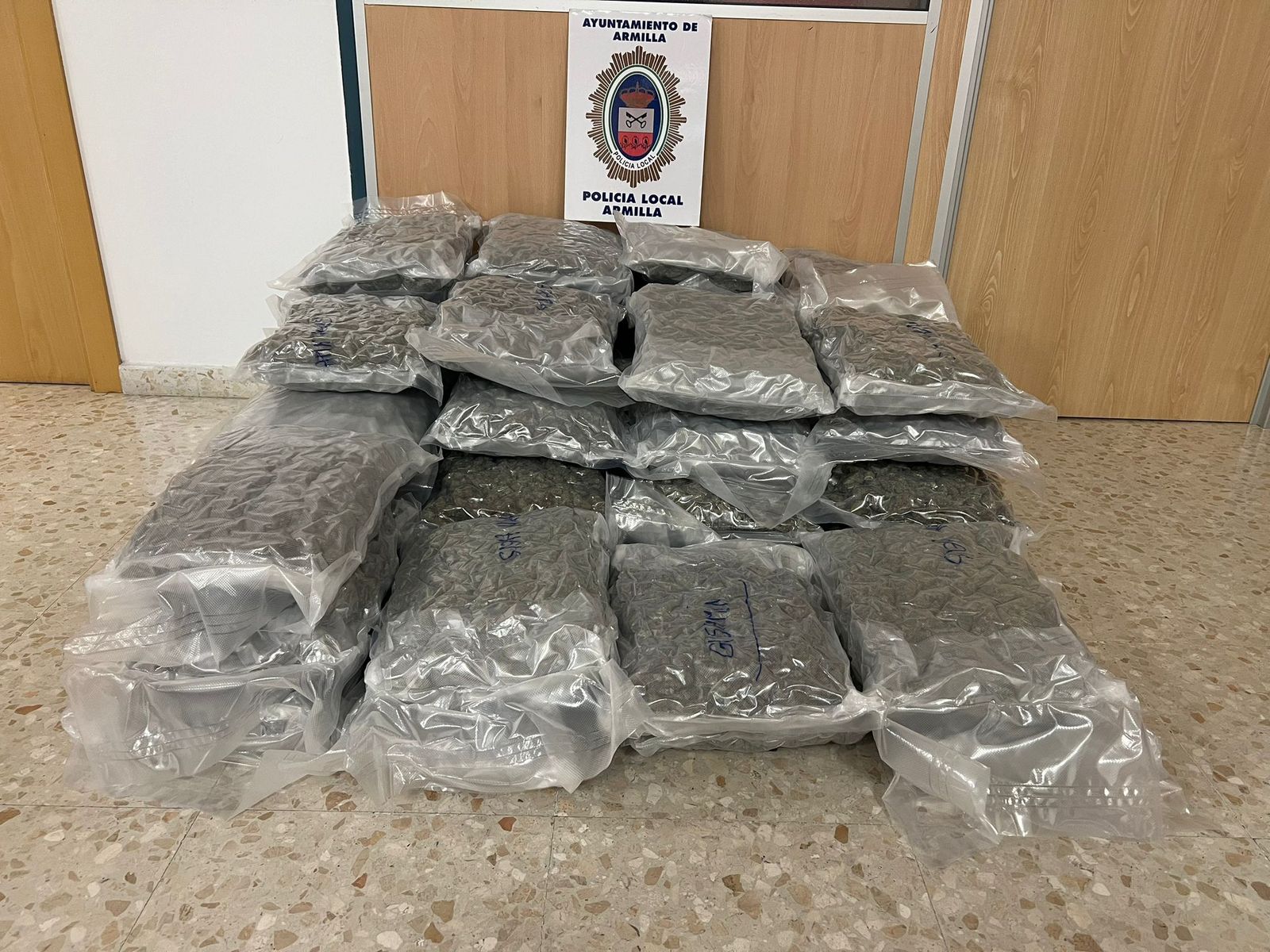 Los 49 kilos de droga intervenidos por la Policía Local de Armilla
