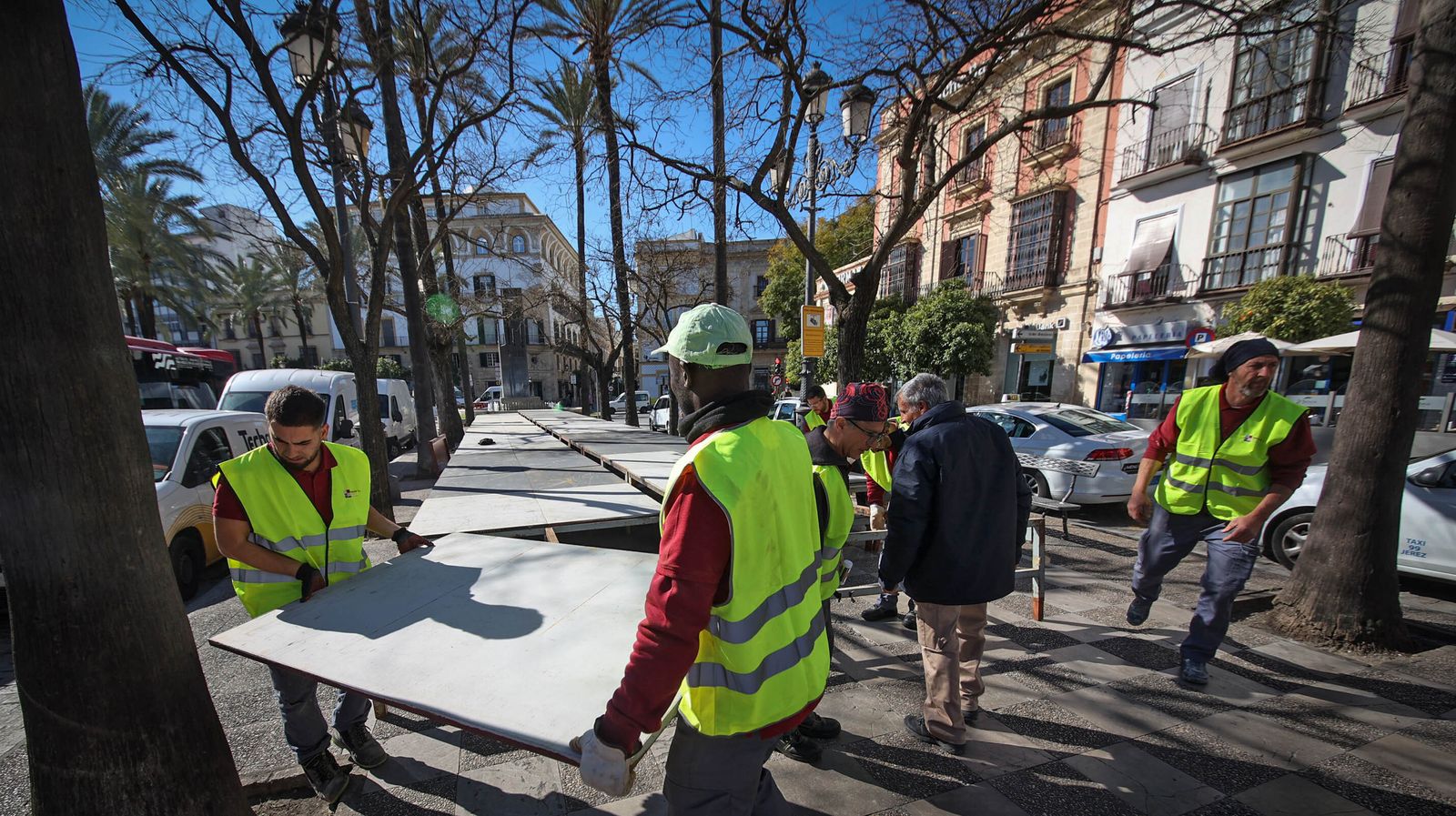 Comienza el montaje de los palcos de la Semana Santa 2023