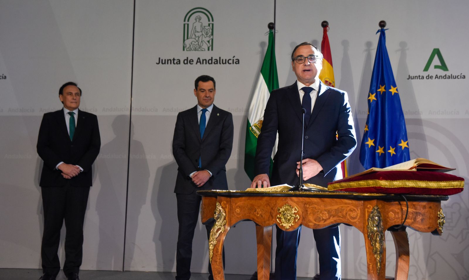 El rector de la Universidad de Almería, José Joaquín Céspedes, ha tomado posesión de su cargo