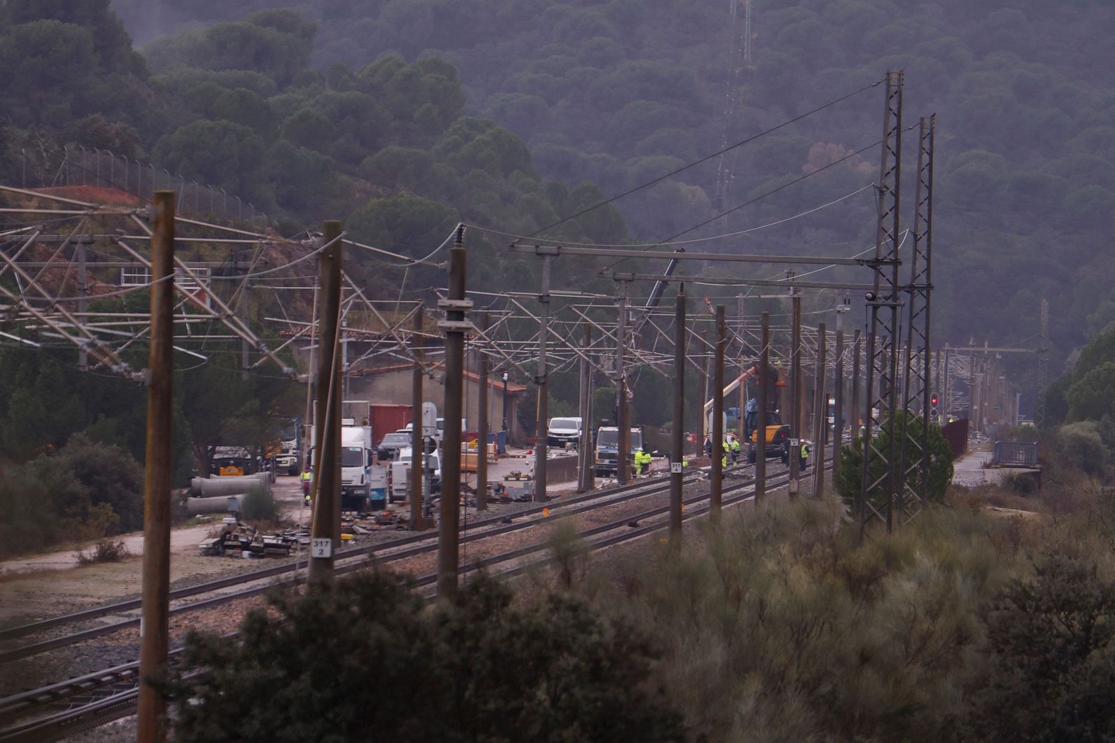 Retirados de las vías los últimos restos del tren Alvia siniestrado en Adamuz, en fotos