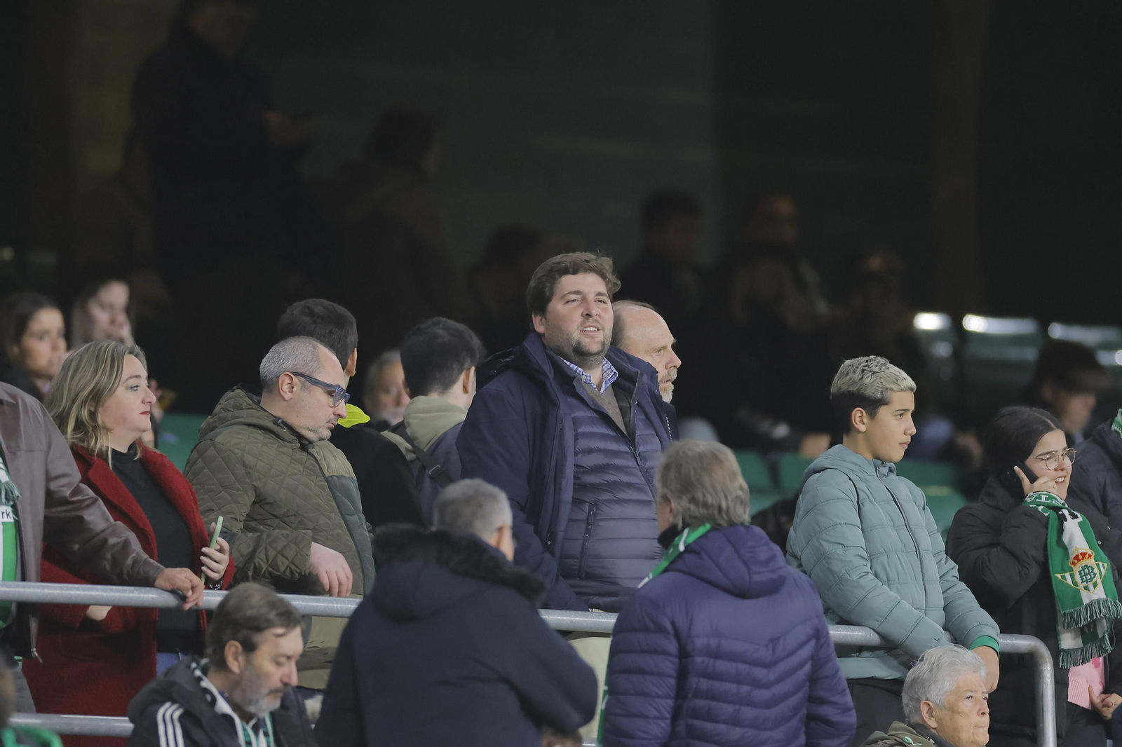 Búscate en las fotos del Betis-Girona