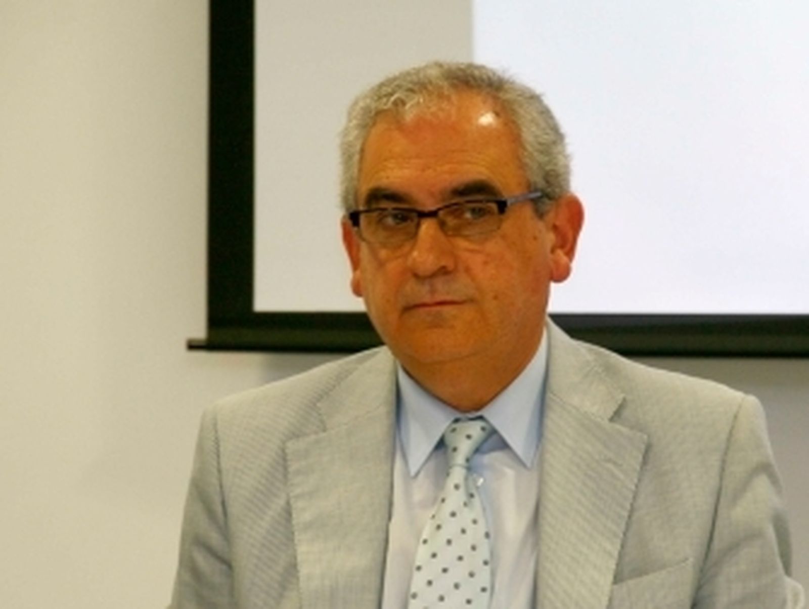 Alfredo Sánchez está respondiendo a los internautas de elalmeria.es en estos momentos