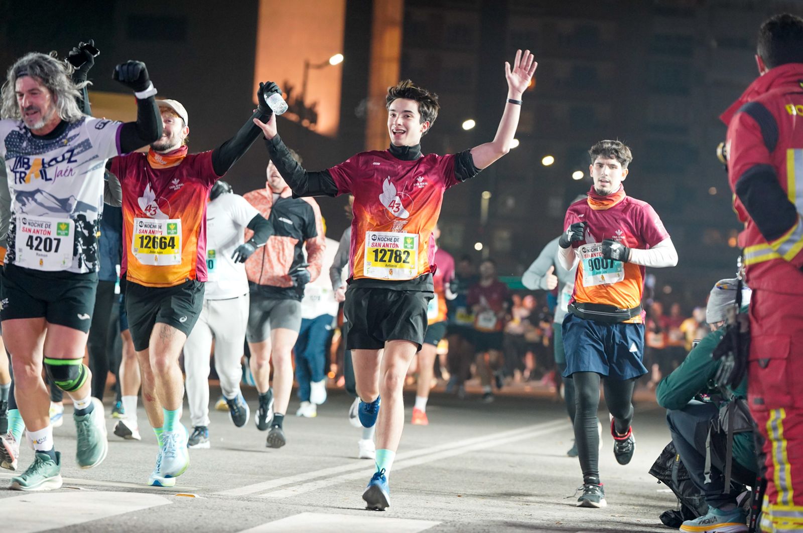 En imágenes: búscate en tu llegada a meta de la Carrera de San Antón 2026 (14)