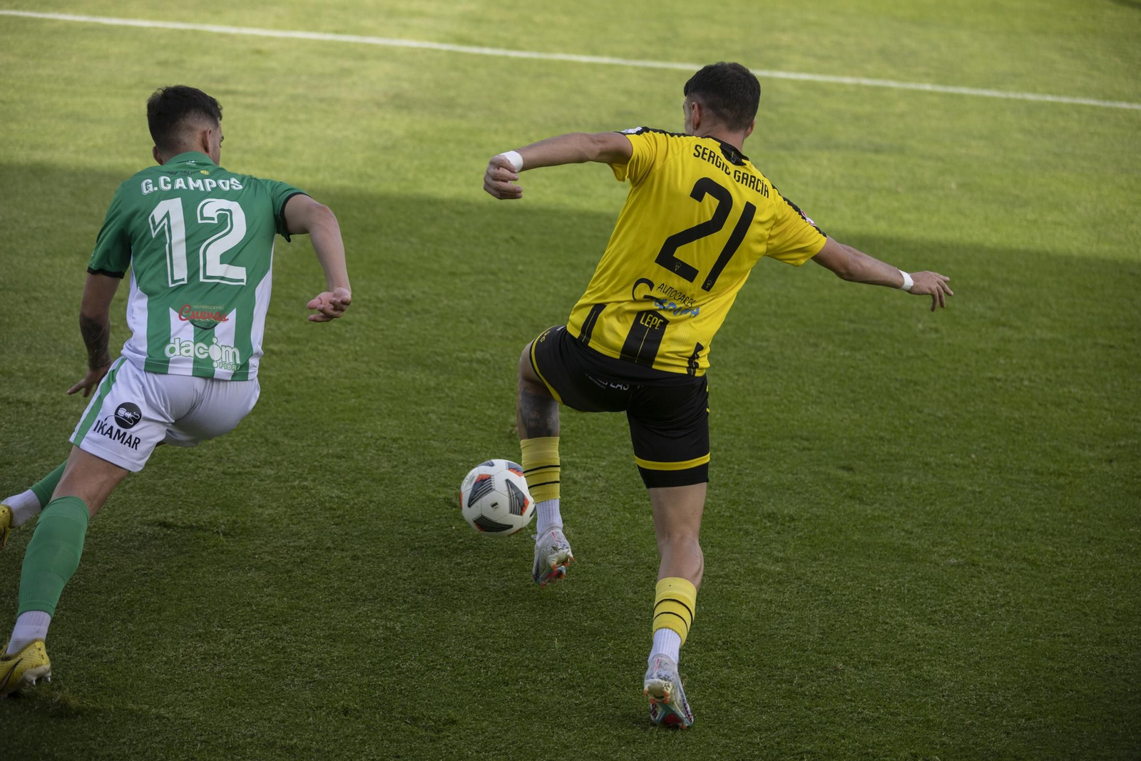 Imágenes del partido entre el San Roque de Lepe y el Atlético Sanluqueño