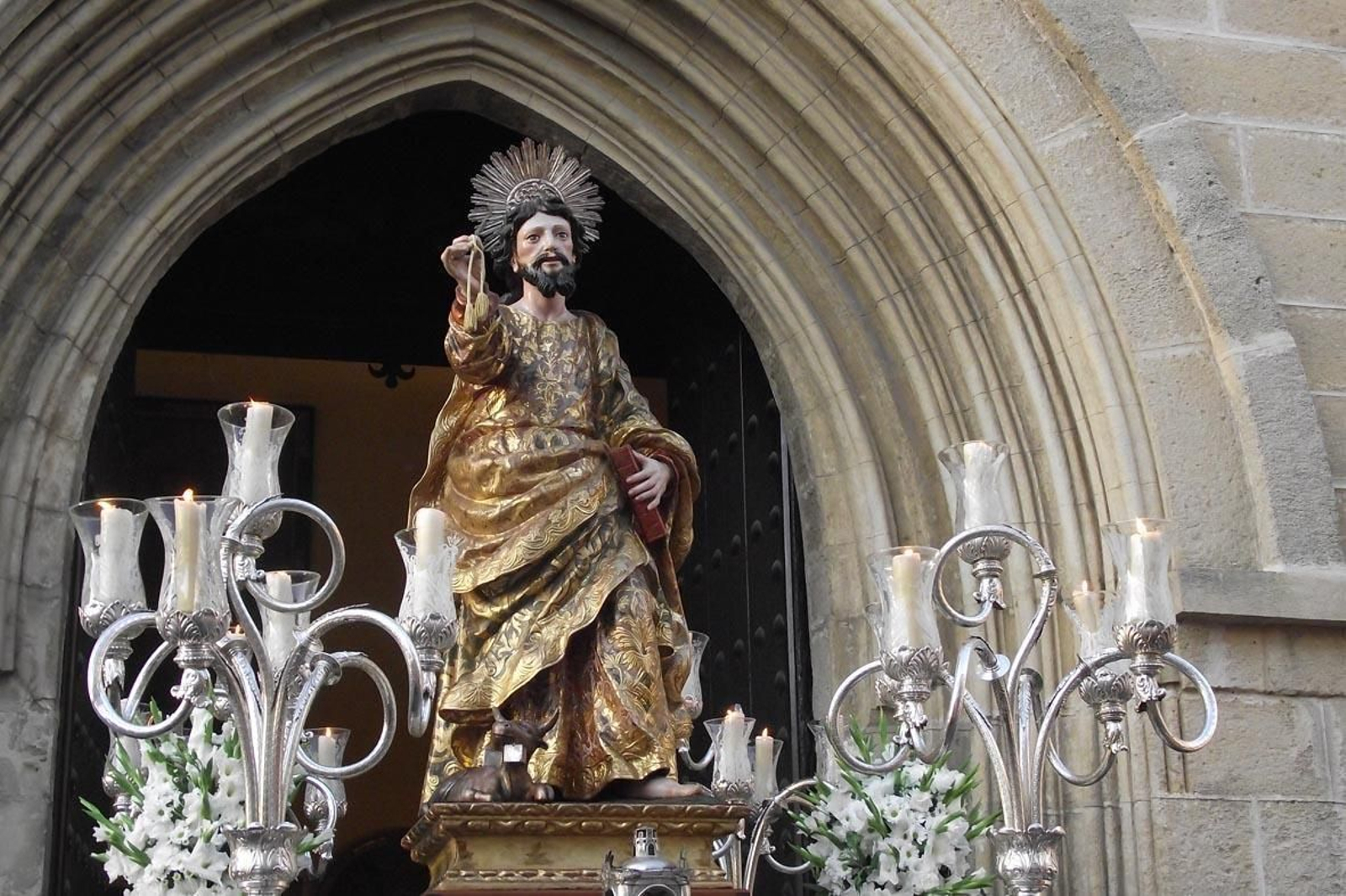 San Lucas Evangelista, Patrón de Sanlúcar, en procesión.