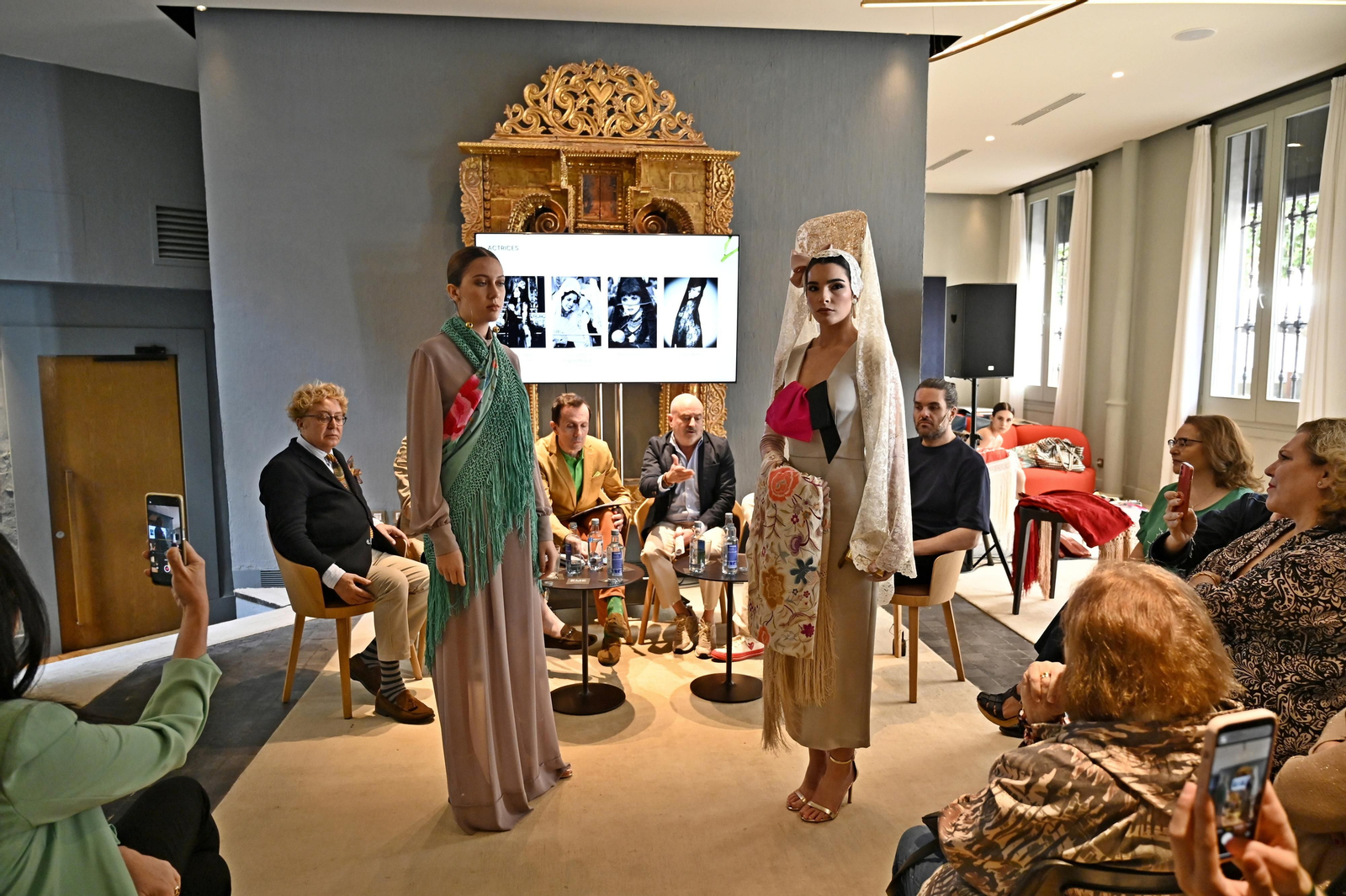 La revisión de la mantilla blanca, todas las imágenes