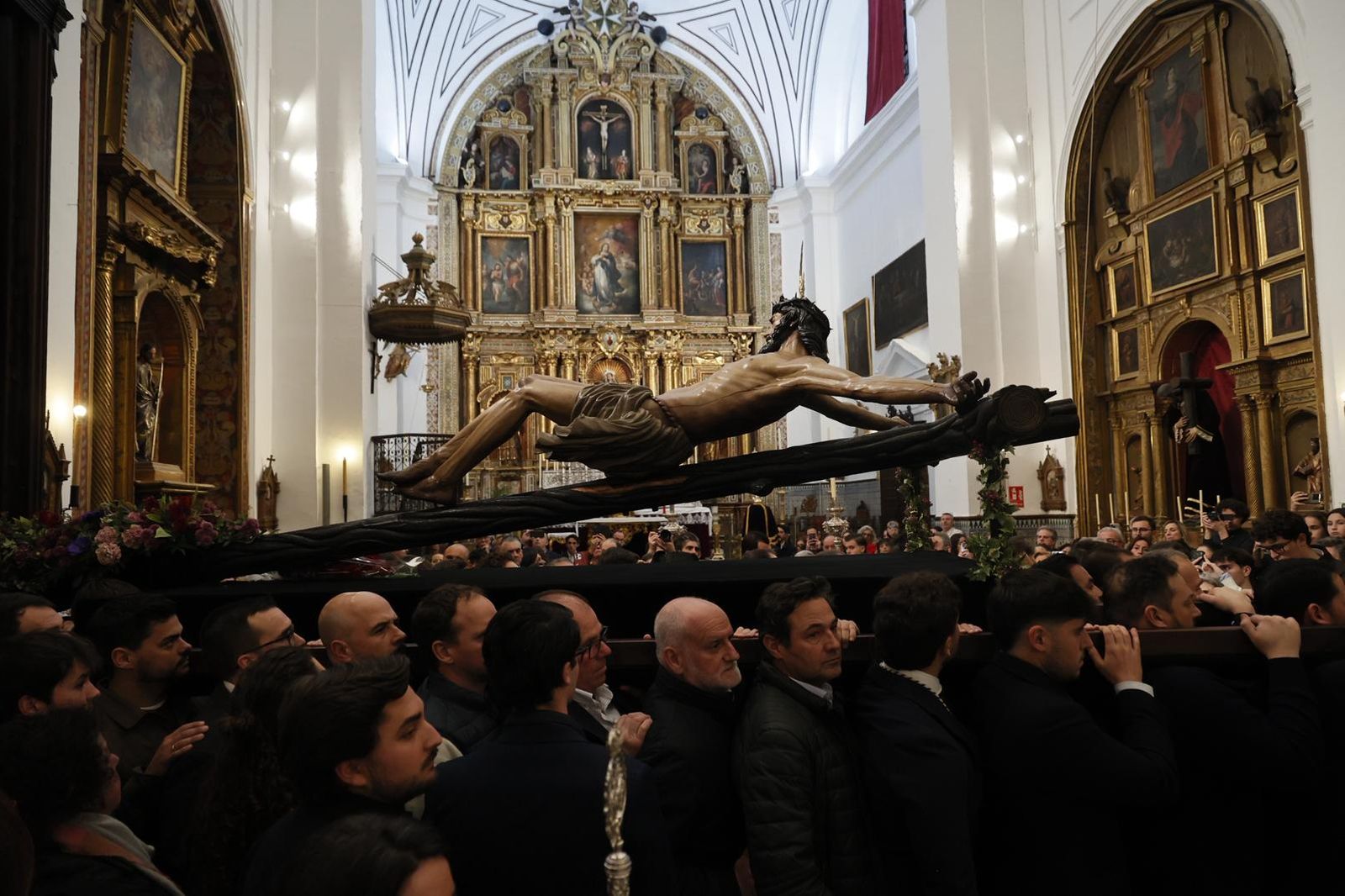 El Cristo de la Buena Muerte, en el interior de la iglesia del Convento de Santa Isabel.