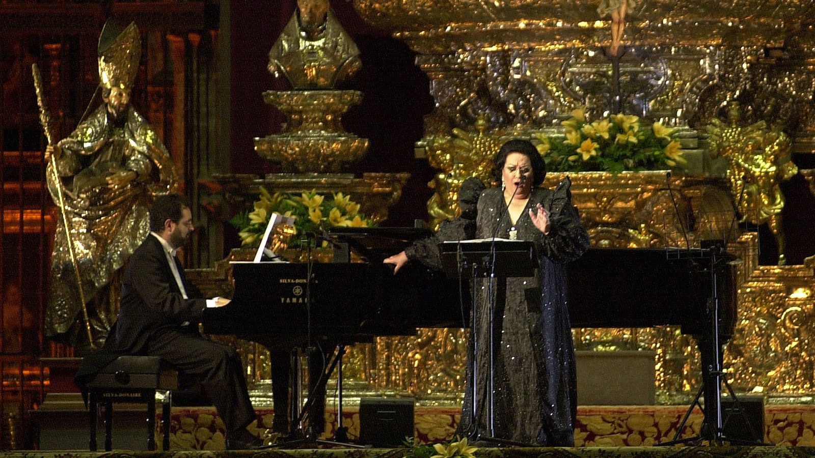 La soprano Montserrat  Caballé  durante un recital lírico en la Catedral de Sevilla.