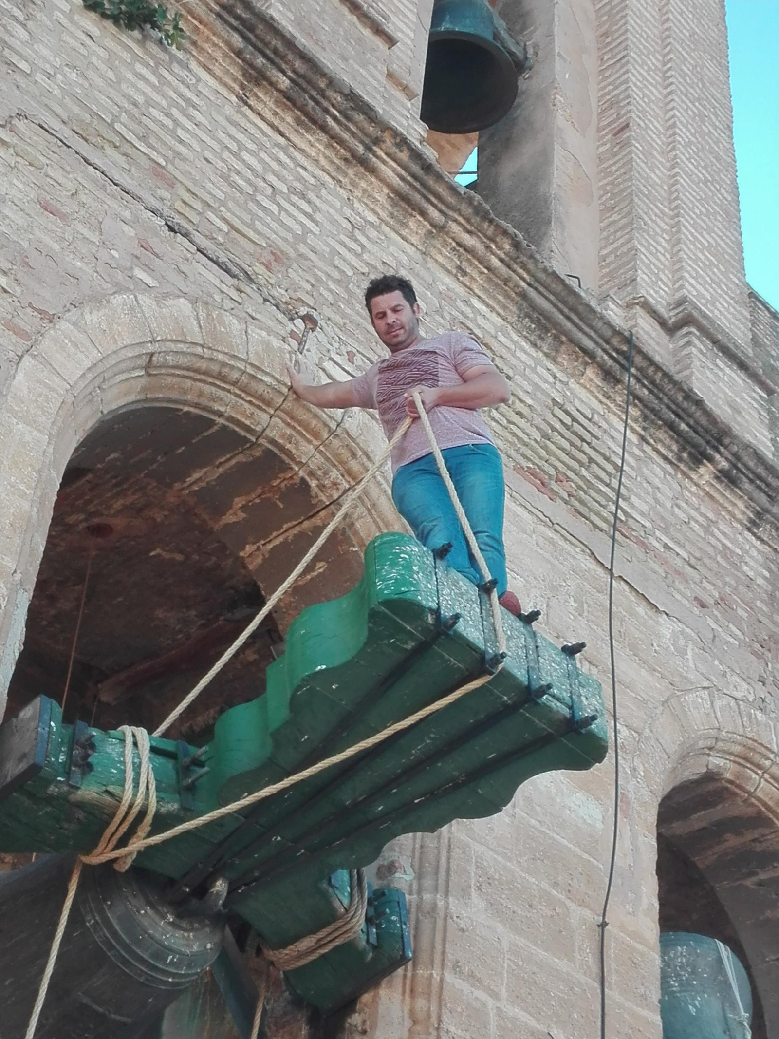 Uno de los campaneros de Utrera