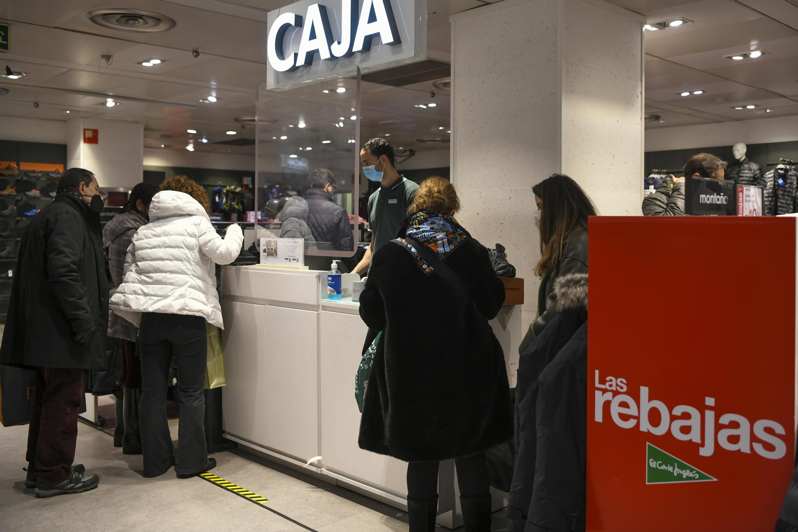 Fotos: el inicio de las rebajas en el Corte Inglés de Granada