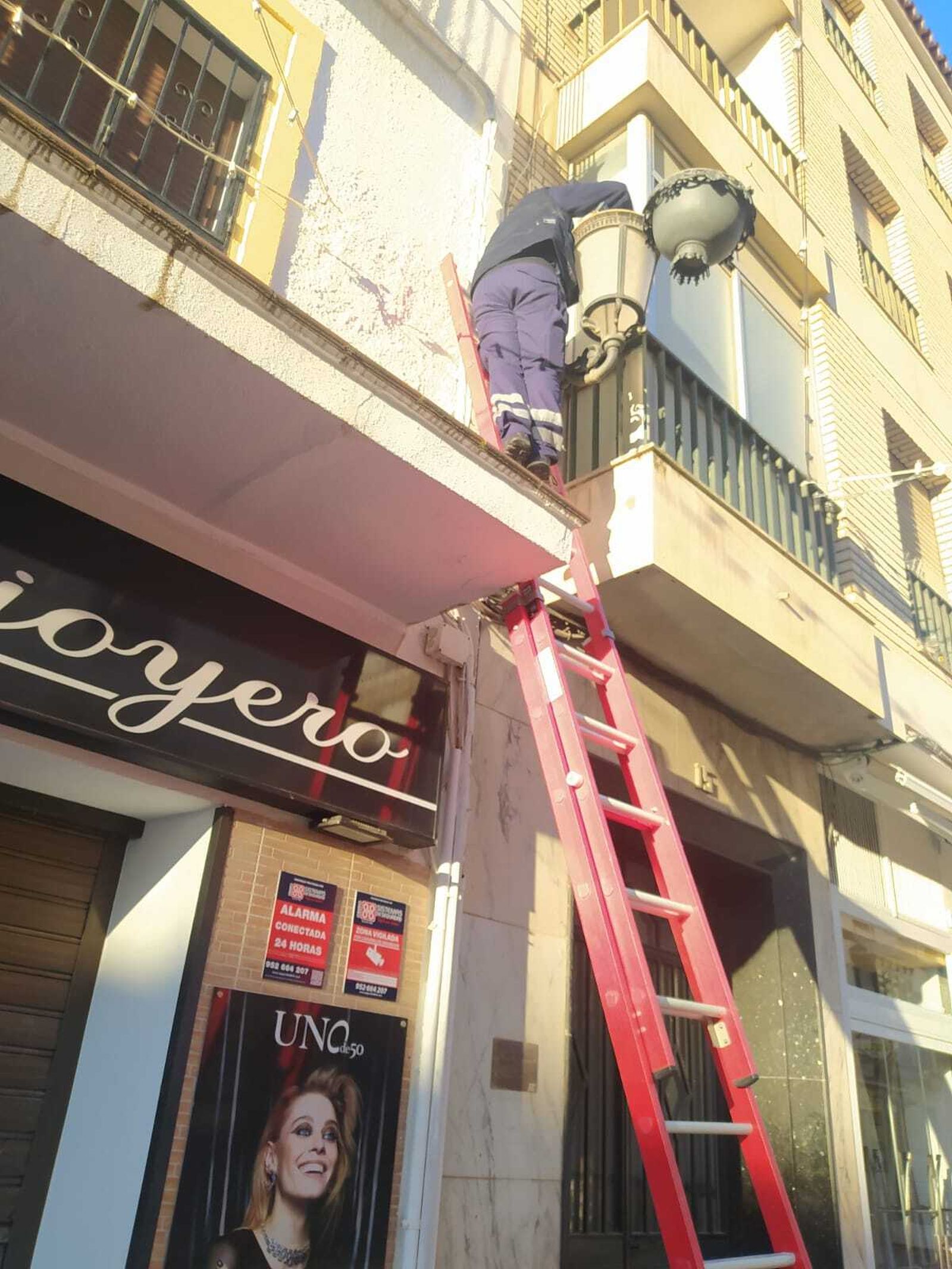 Instalación de las nuevas luminarias