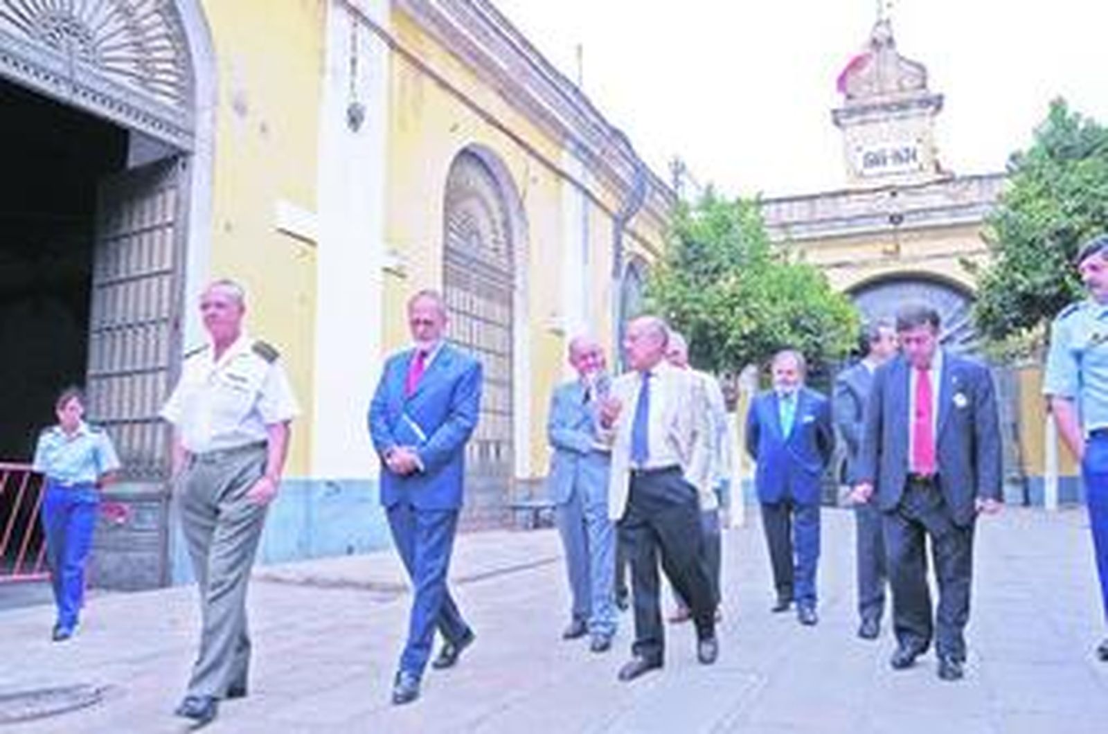 Los colegios aún esperan los 160 monitores que prometió la Junta