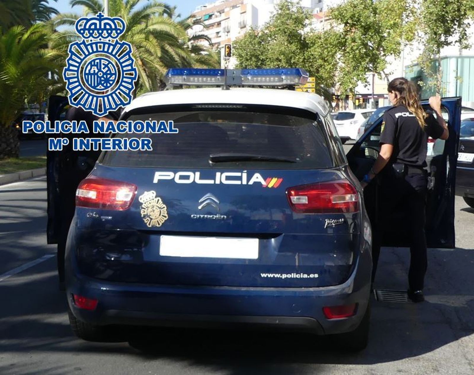 Imagen de archivo de una patrulla de la Policía Nacional en Granada