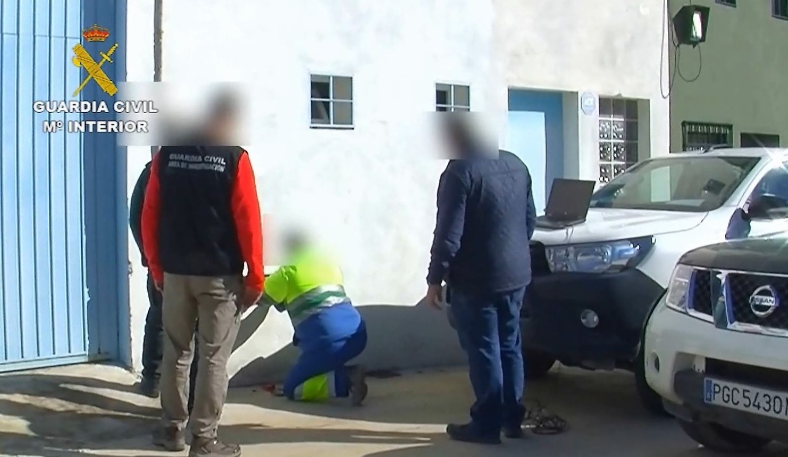 Los agentes, durante una de las inspecciones efectuadas.