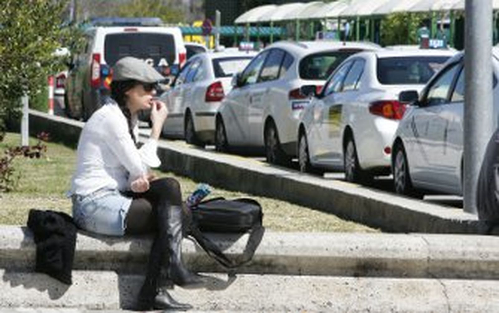 Los taxistas harán una huelga de tres horas en el aeropuerto el lunes