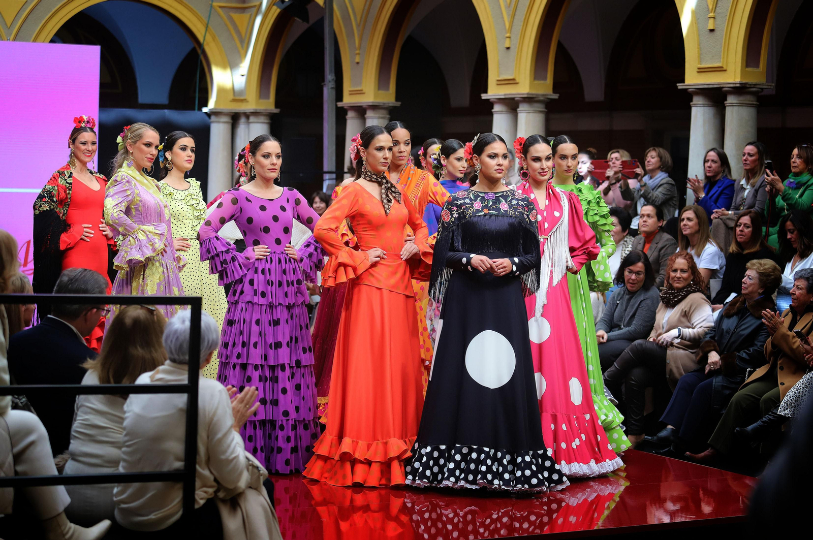 Huelva Flamenca 2023. Imágenes del desfile benéfico de El Ajolí a favor de Cruz Roja Española