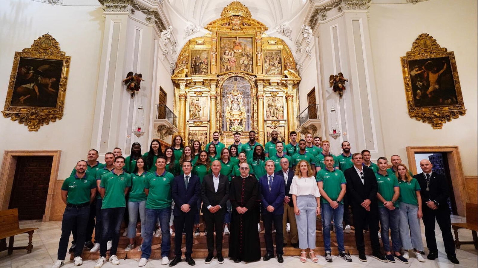 Ofrenda a La Victoria de los dos equipos del club.