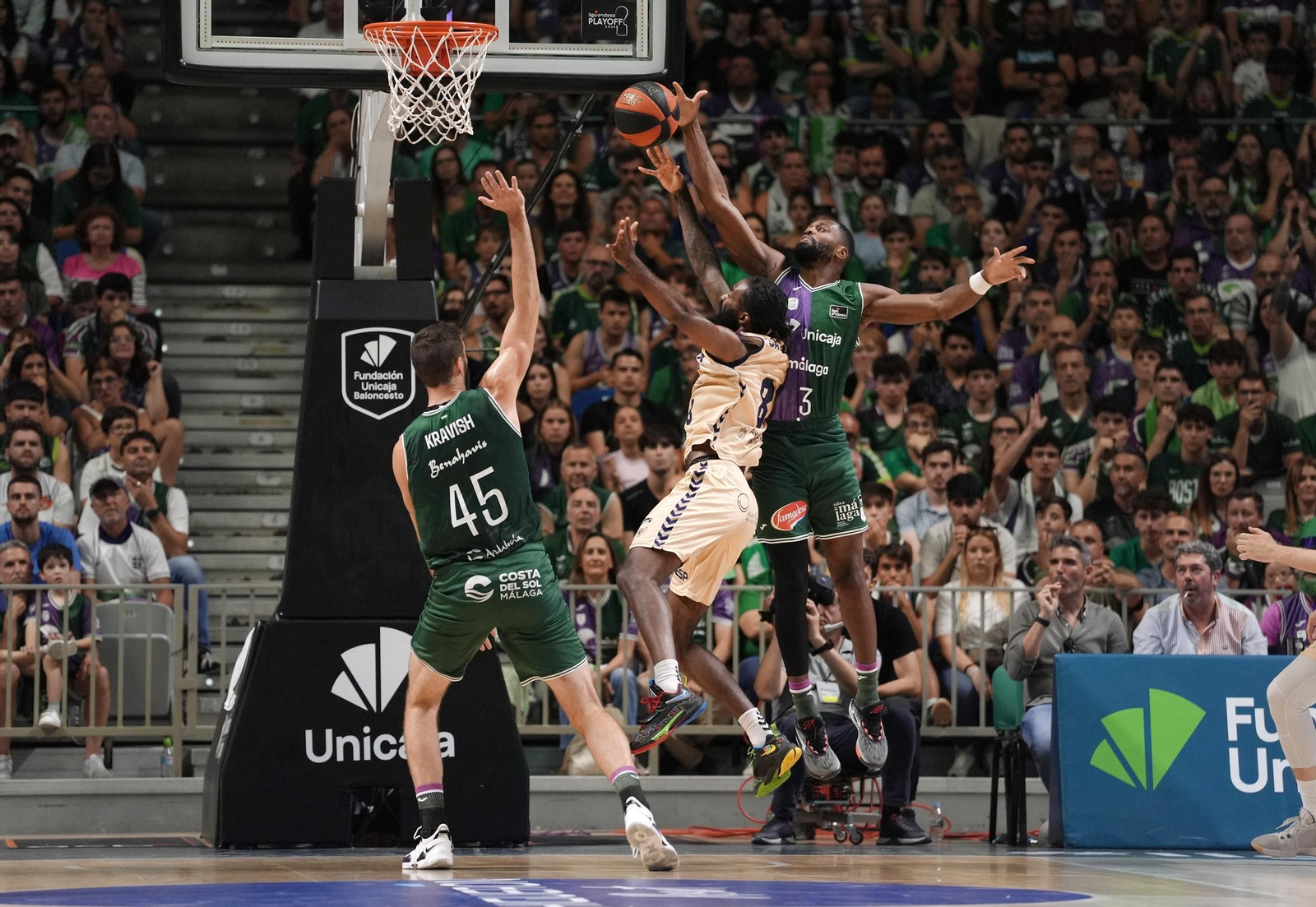 Melvin Ejim, sus cuatro años y seis títulos en Málaga