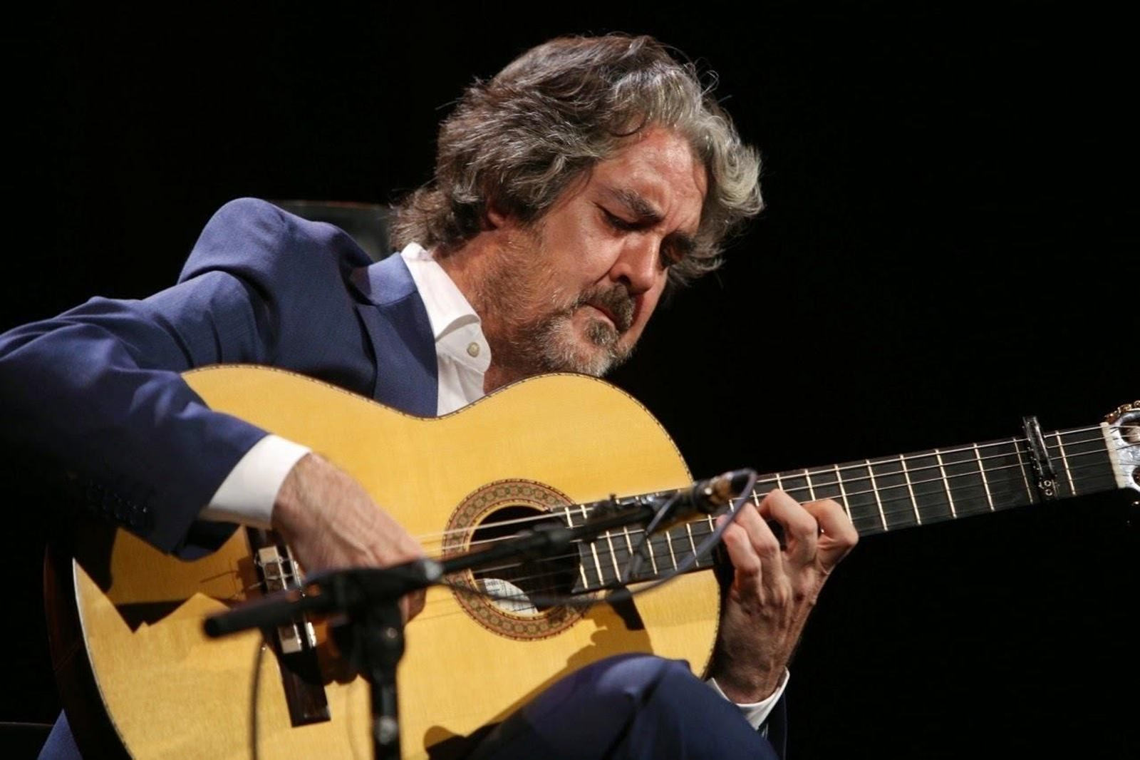 El profesor Norberto Torres dedica un artículo de la revista a analizar la discografía de Rafael Riqueni.