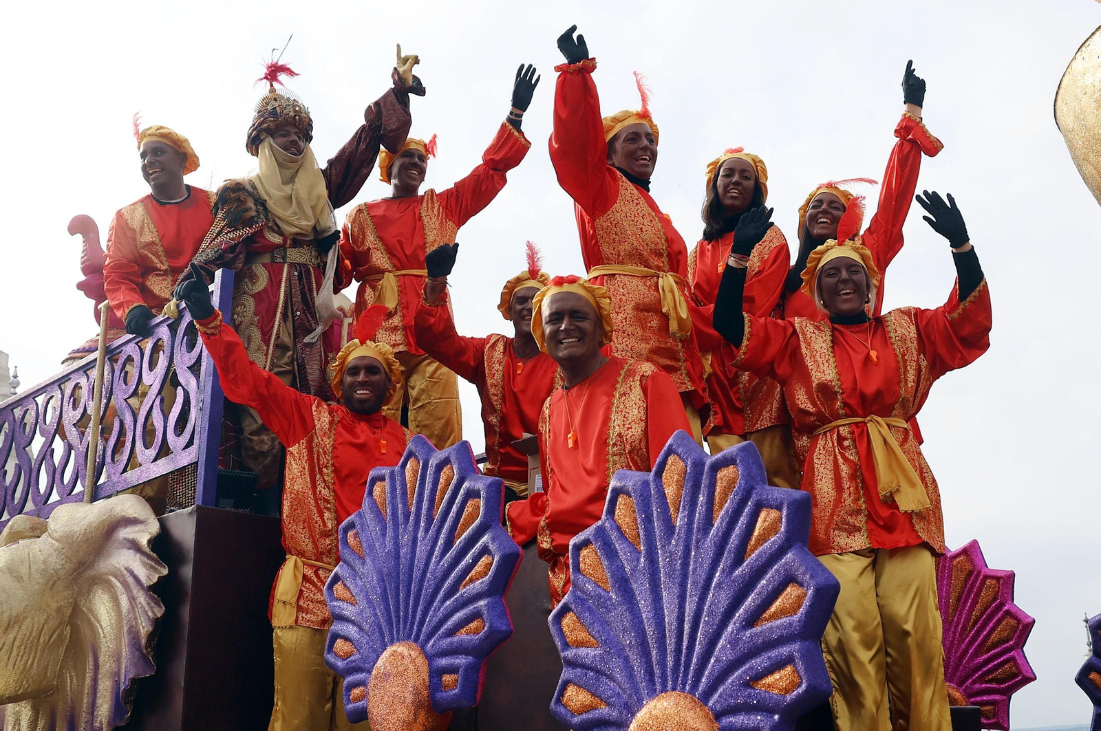 Imágenes de la Cabalgata de los Reyes Magos en Huelva
