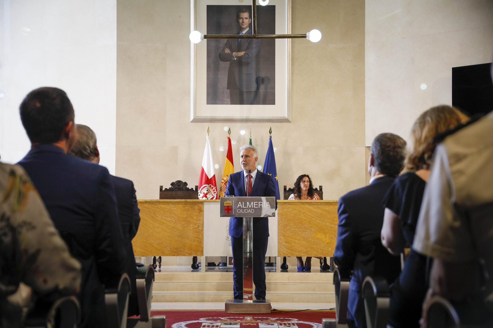 Placa de memoria histórica en el monumento de los coloraos, en imágenes